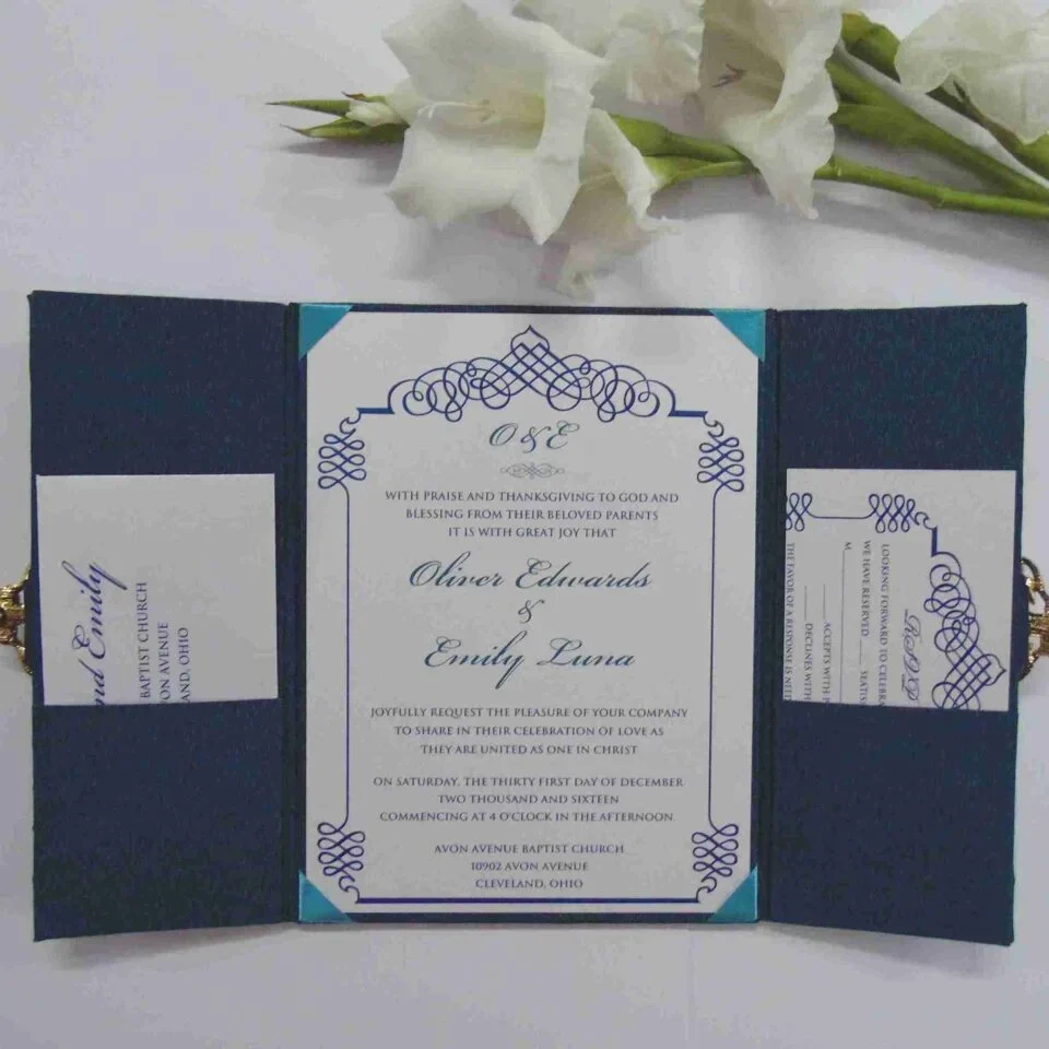 Embellished Luxury Wedding Invitation Folio With Rhinestone Brooch (3)