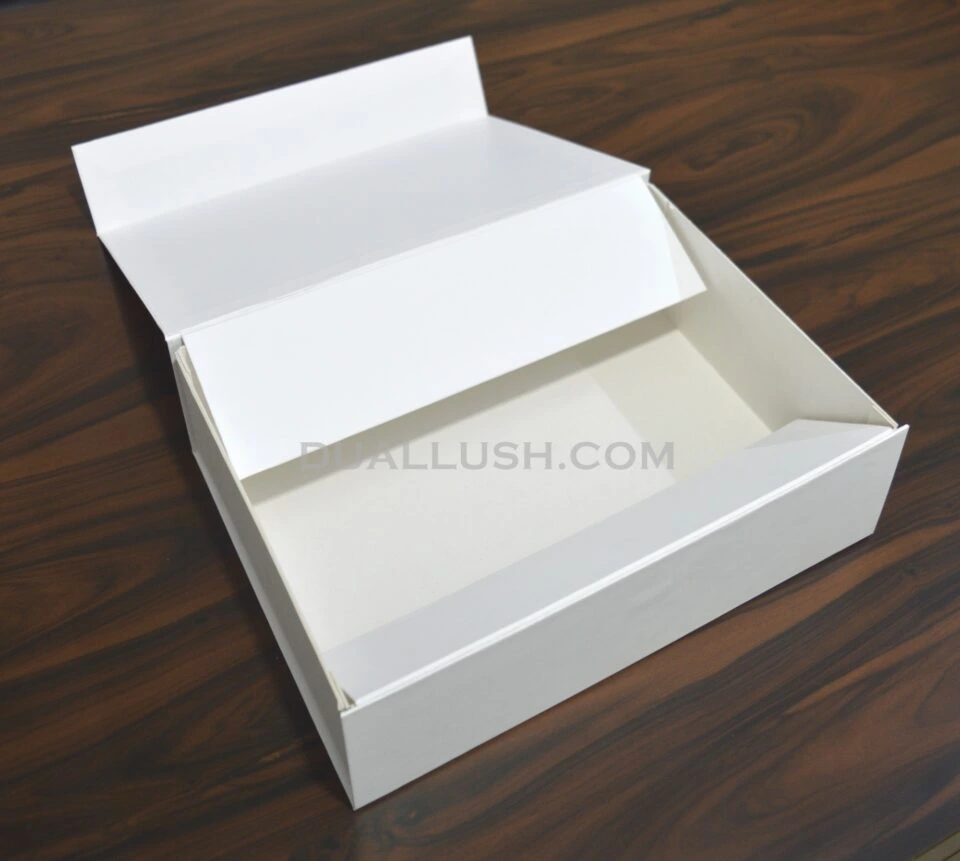 White Collapsible Gift Packaging Box Magnetic Flap Packing Box (2)