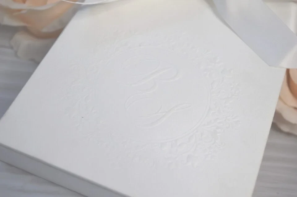 Elegant White Wedding Invitation Box with Acrylic Invite (5)